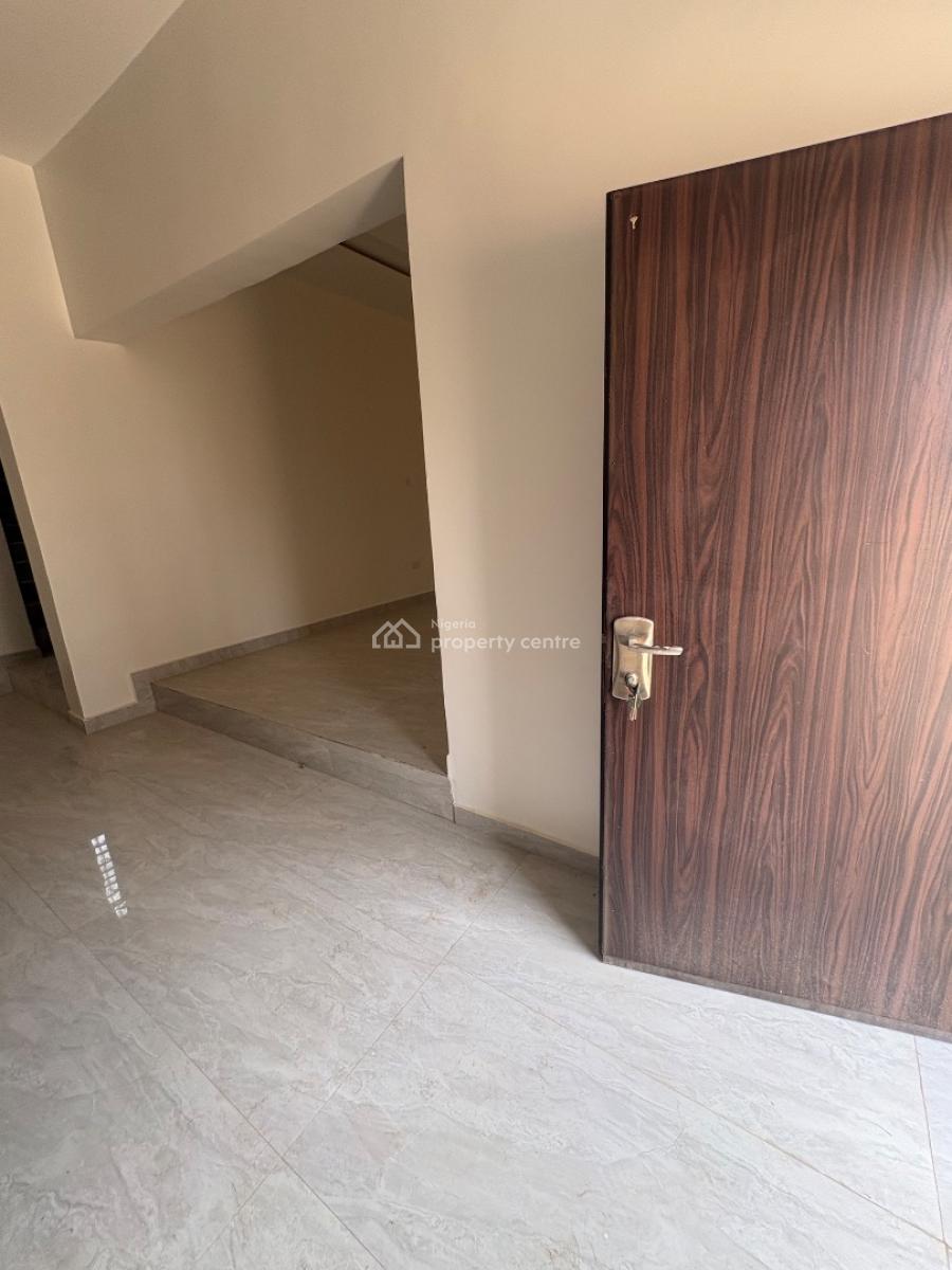 6-bedroom Duplex, Lugbe District, Abuja, Detached Duplex for Sale