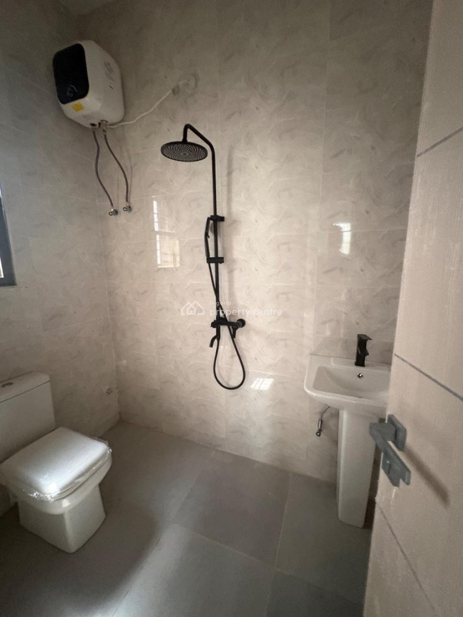 6-bedroom Duplex, Lugbe District, Abuja, Detached Duplex for Sale