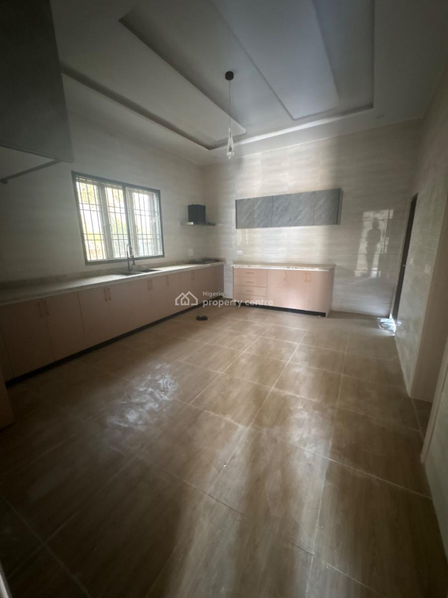 6-bedroom Duplex, Lugbe District, Abuja, Detached Duplex for Sale