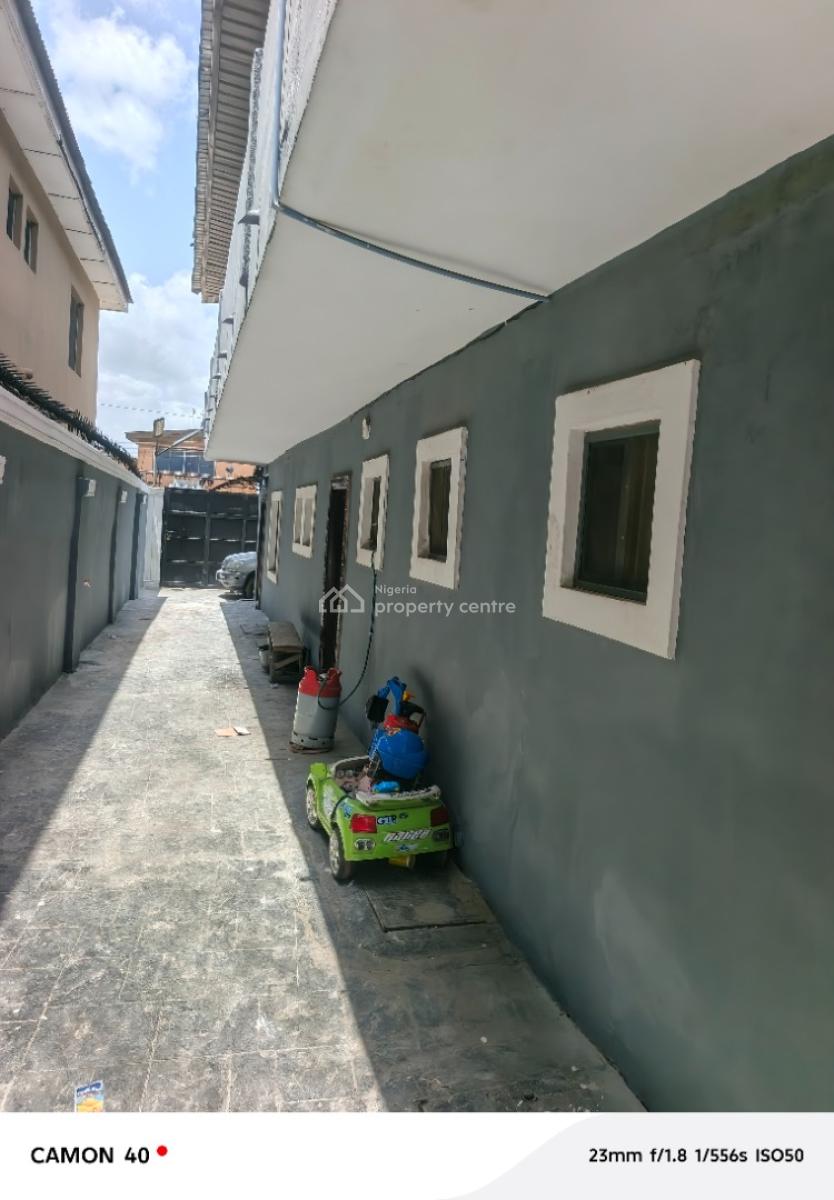 2 Bedroom Flat, Off Moshalashi Bus Stop, Ijesha, Surulere, Lagos, Flat / Apartment for Rent