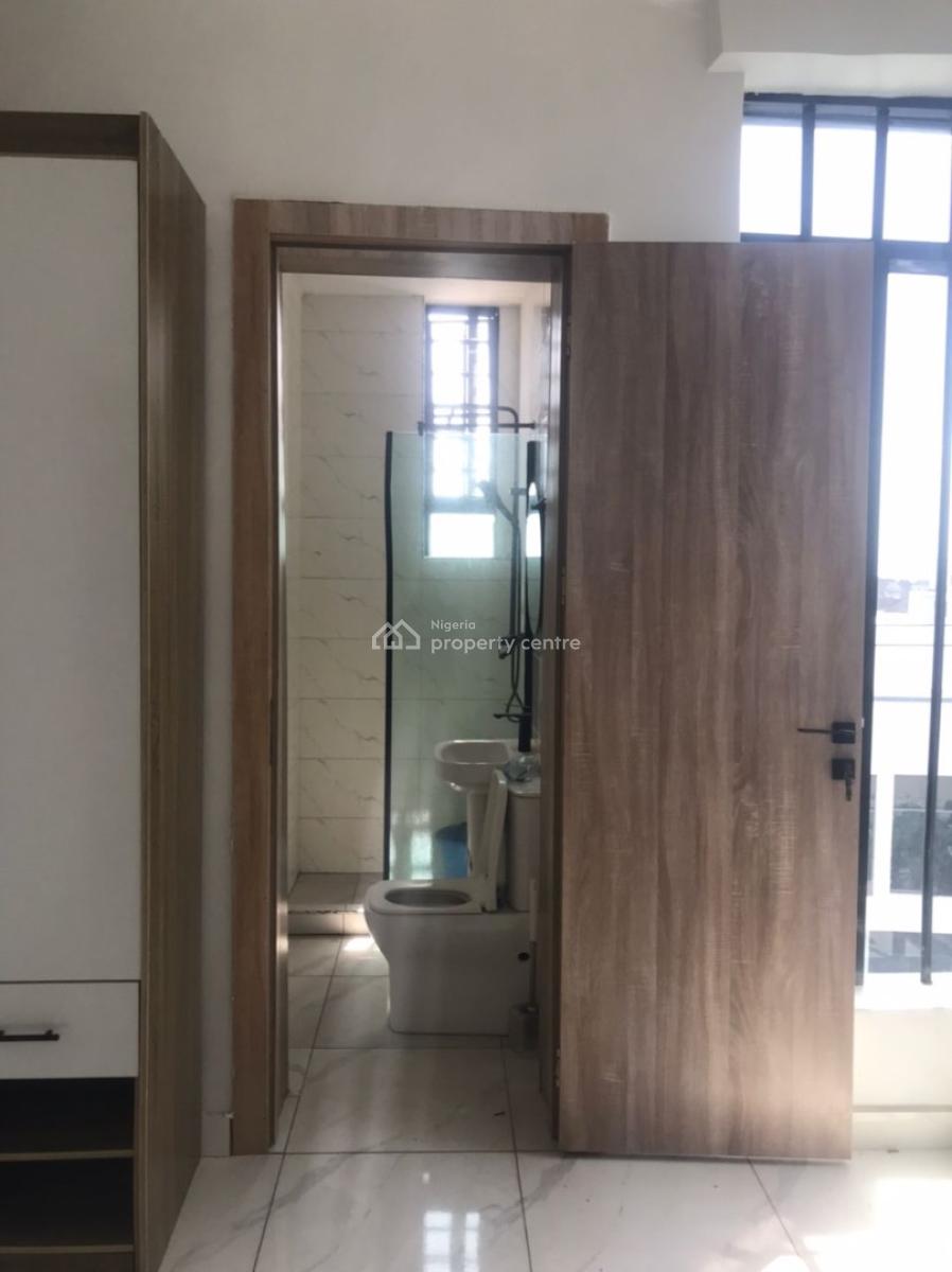 a Well Maintained  2 Bedroom Apartment, Chevron, Lekki, Lagos, Flat / Apartment for Rent