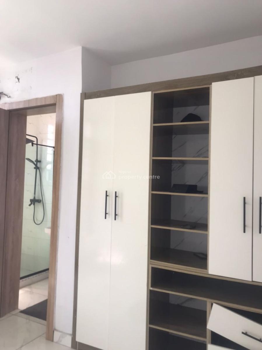 a Well Maintained  2 Bedroom Apartment, Chevron, Lekki, Lagos, Flat / Apartment for Rent