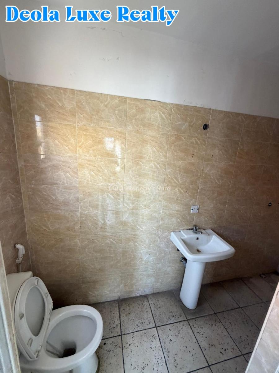 a Nice and Spacious 2 Bedrooms Apartment, Lekki Phase 1, Lekki, Lagos, Flat / Apartment for Rent