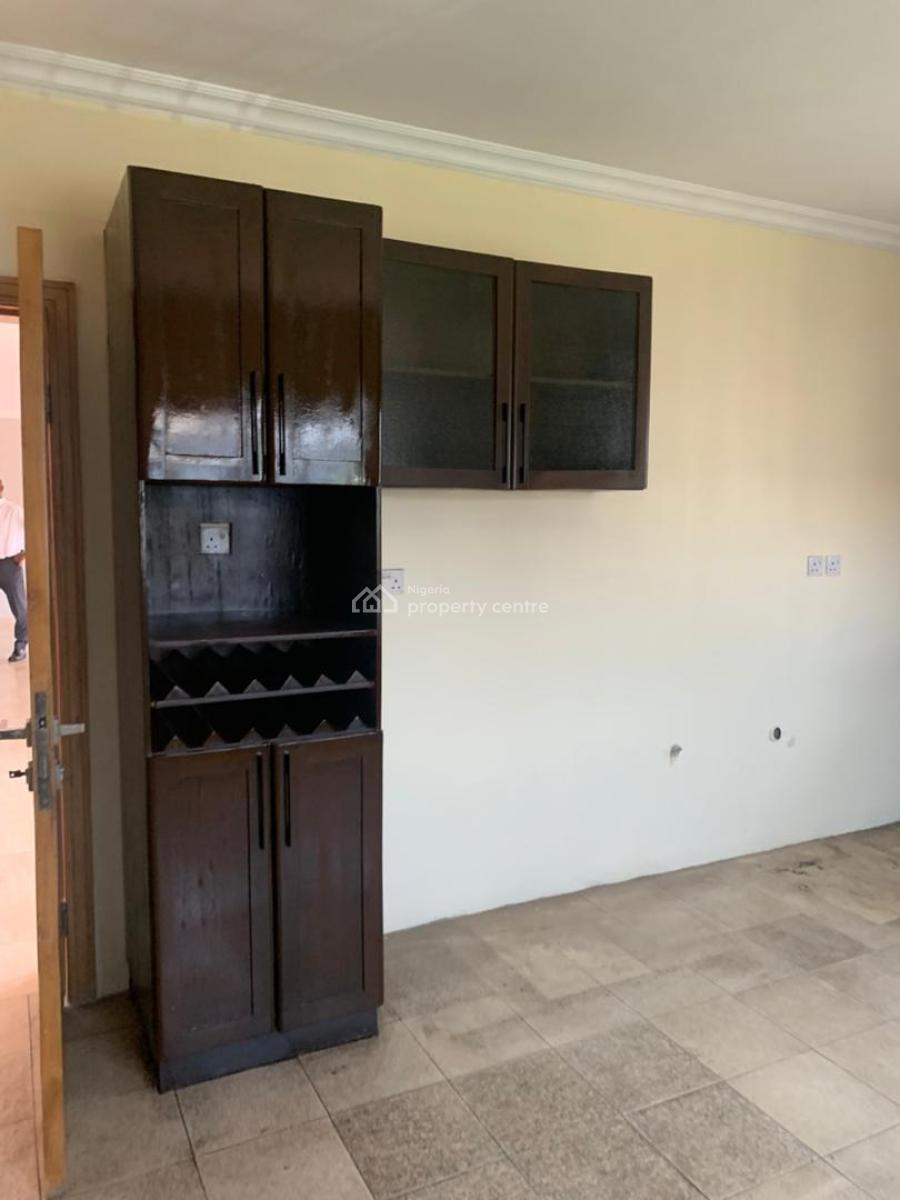 3 Bedrooms Upstira in Lekki Phase 1, Lekki Right, Lekki, Lagos, Flat / Apartment for Rent