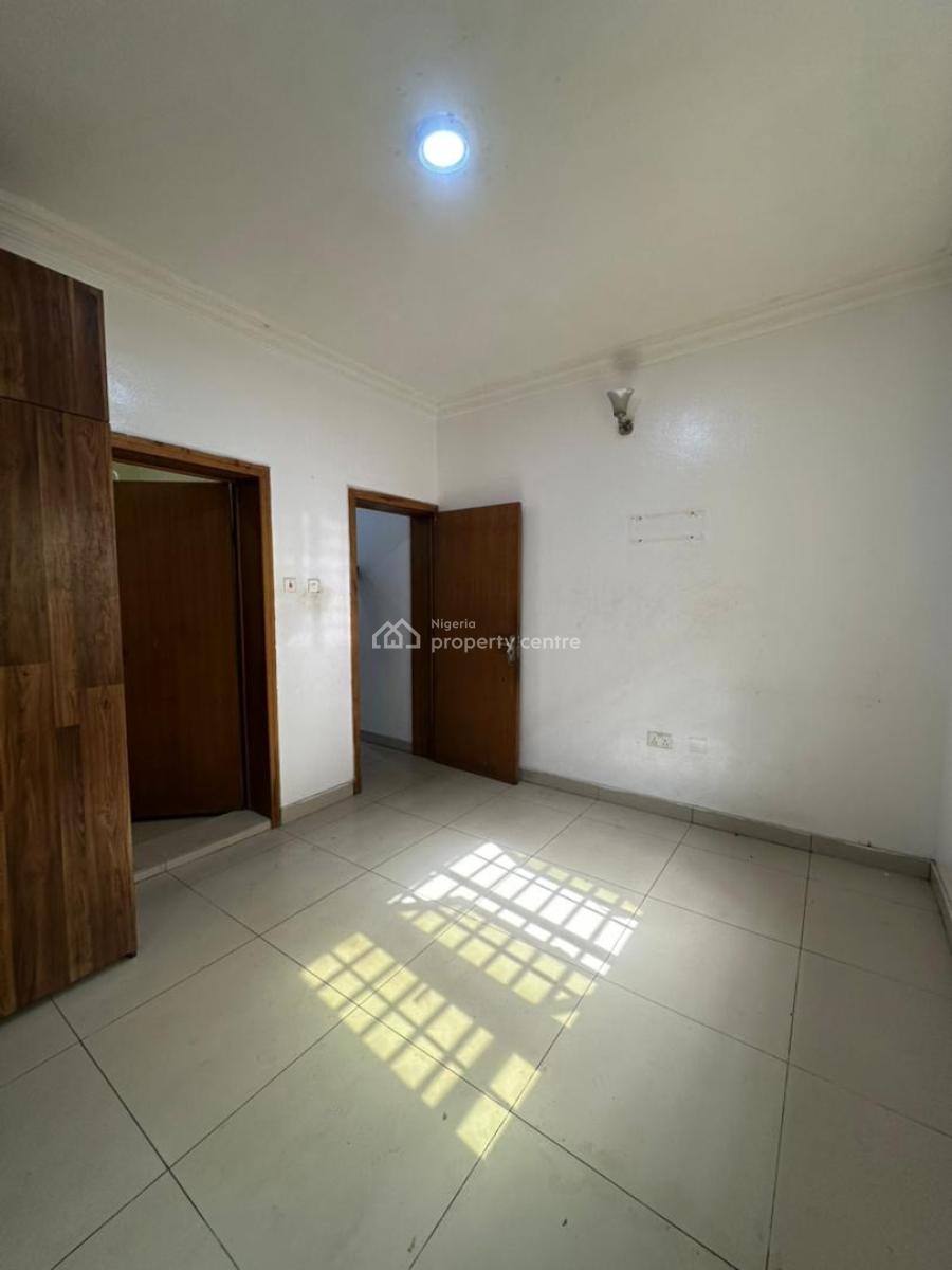 Well Maintained 2 Bedroom Apartment, Orchids, Lekki, Lagos, Flat / Apartment for Rent
