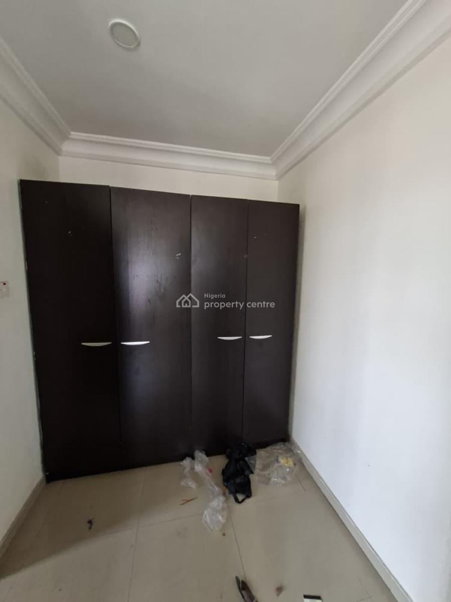 Spacious 2 Bedroom with Bq Pool, Right Hand Side, Lekki Phase 1, Lekki, Lagos, Flat / Apartment for Rent