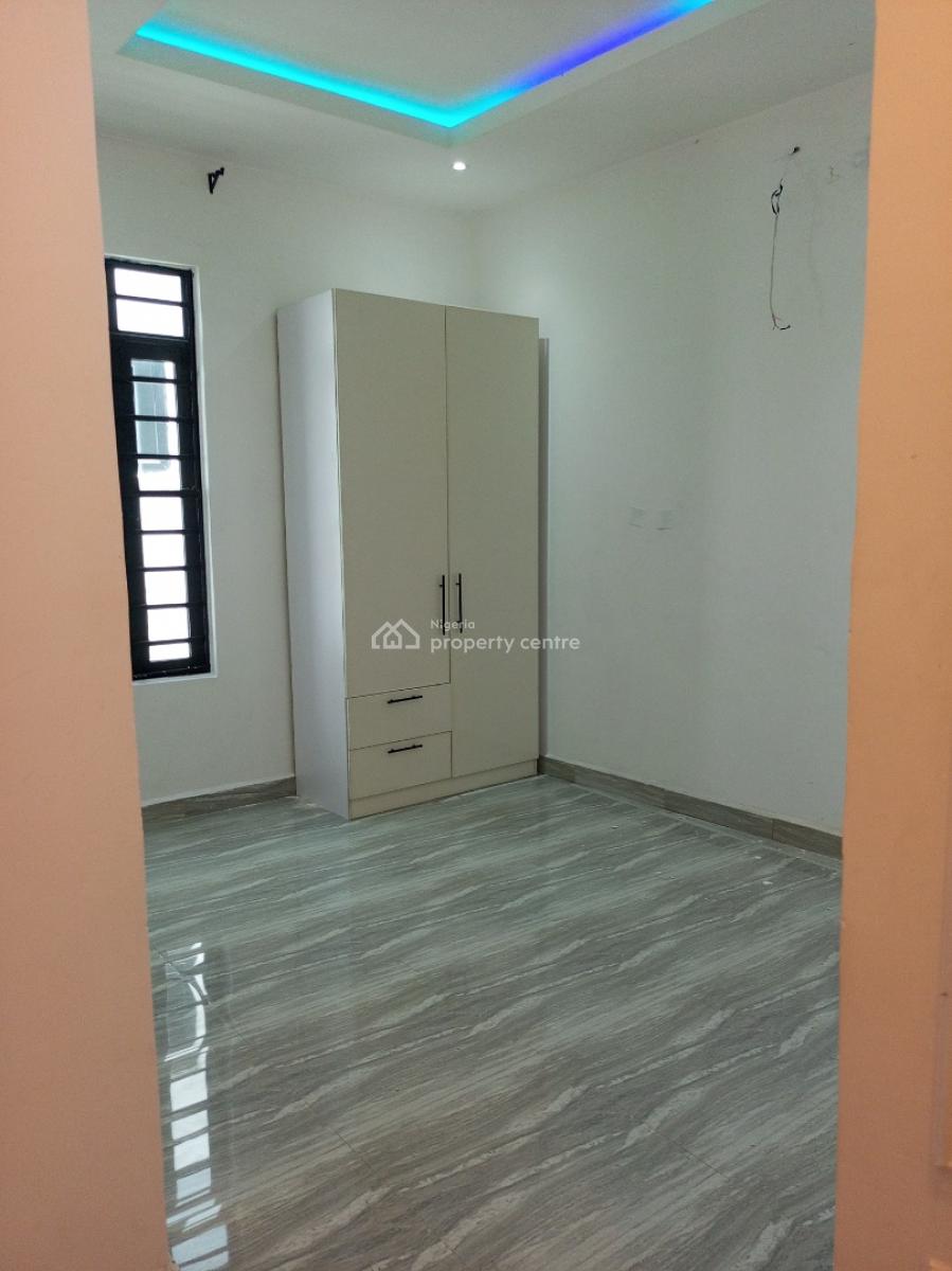 Executive Large 4 Bedroom with Bq 4 Car Park, Ologolo, Lekki, Lagos, Semi-detached Duplex for Rent