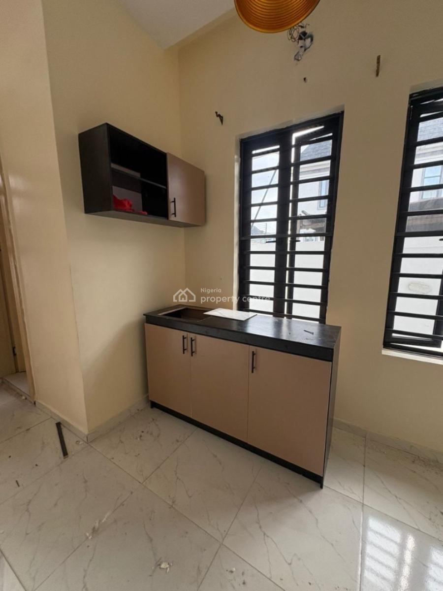 Neatly Renovated Studio Apartment with Excellent Facilities, Lekki, Lagos, Flat / Apartment for Rent