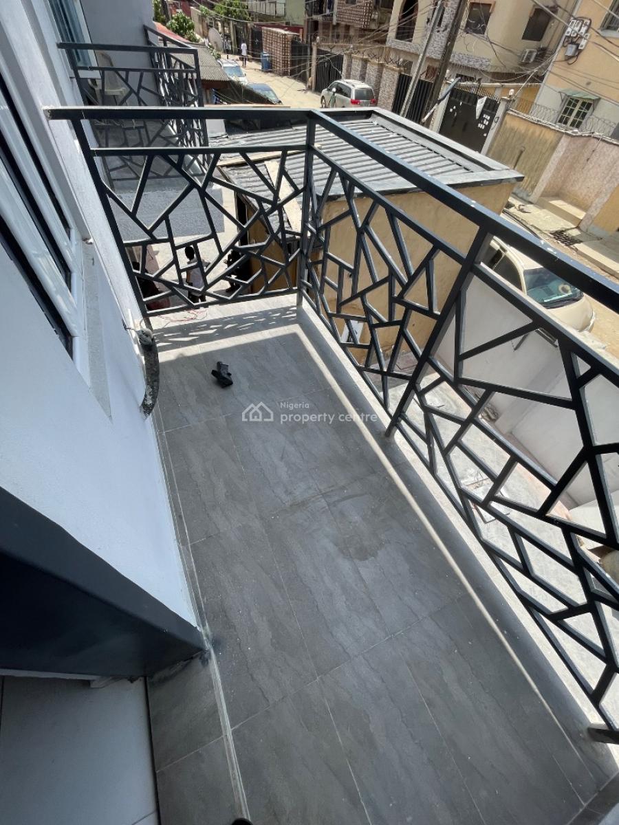 Executive Standard Newly Built 2 Bedrooms Flats, Glory Estate, Gbagada, Lagos, Flat / Apartment for Rent