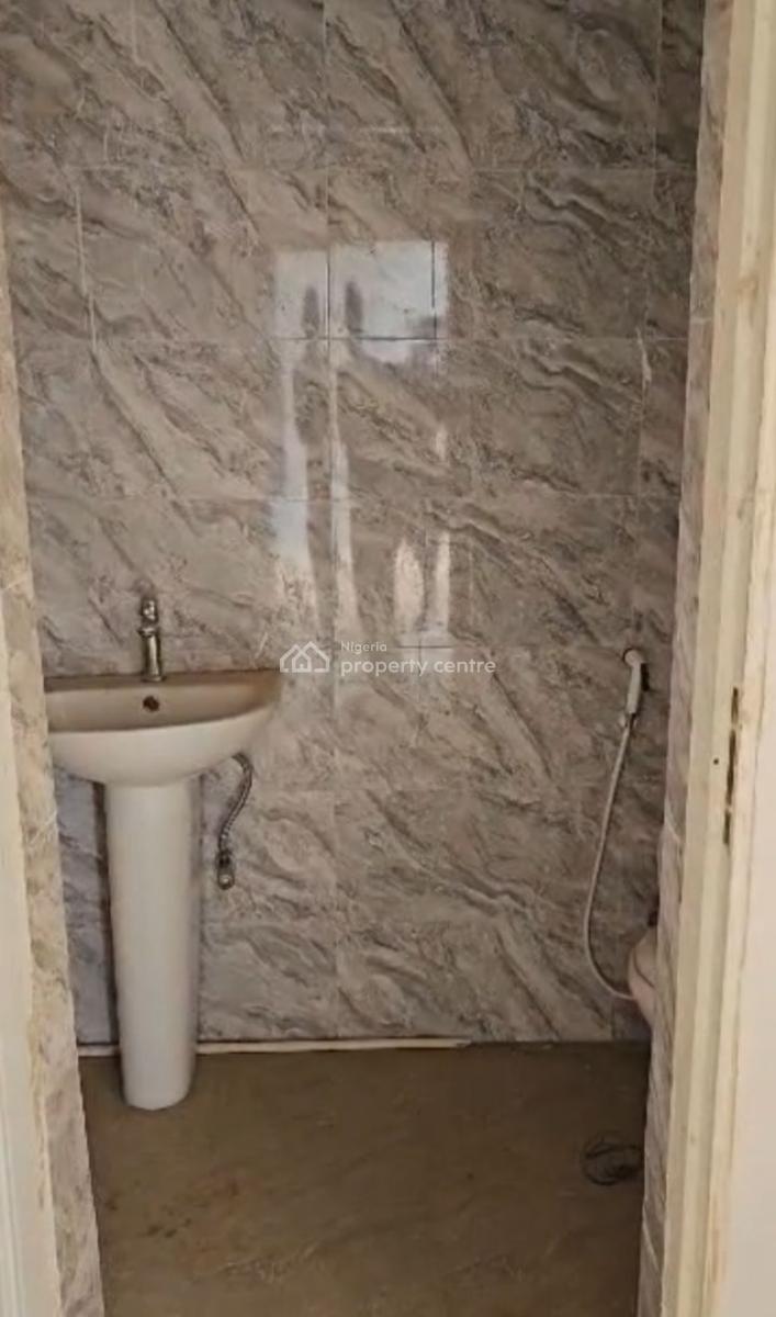 4bedroom Terrace Duplex in Lifecamp By Spar and H-medix, Close to Spar and H-medix, Life Camp, Abuja, Semi-detached Duplex for Sale