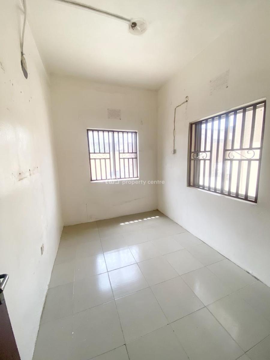 a Well Maintained Spacious 2 Bedroom Apartment, Olowora, Omole Phase 2, Ikeja, Lagos, Flat / Apartment for Rent