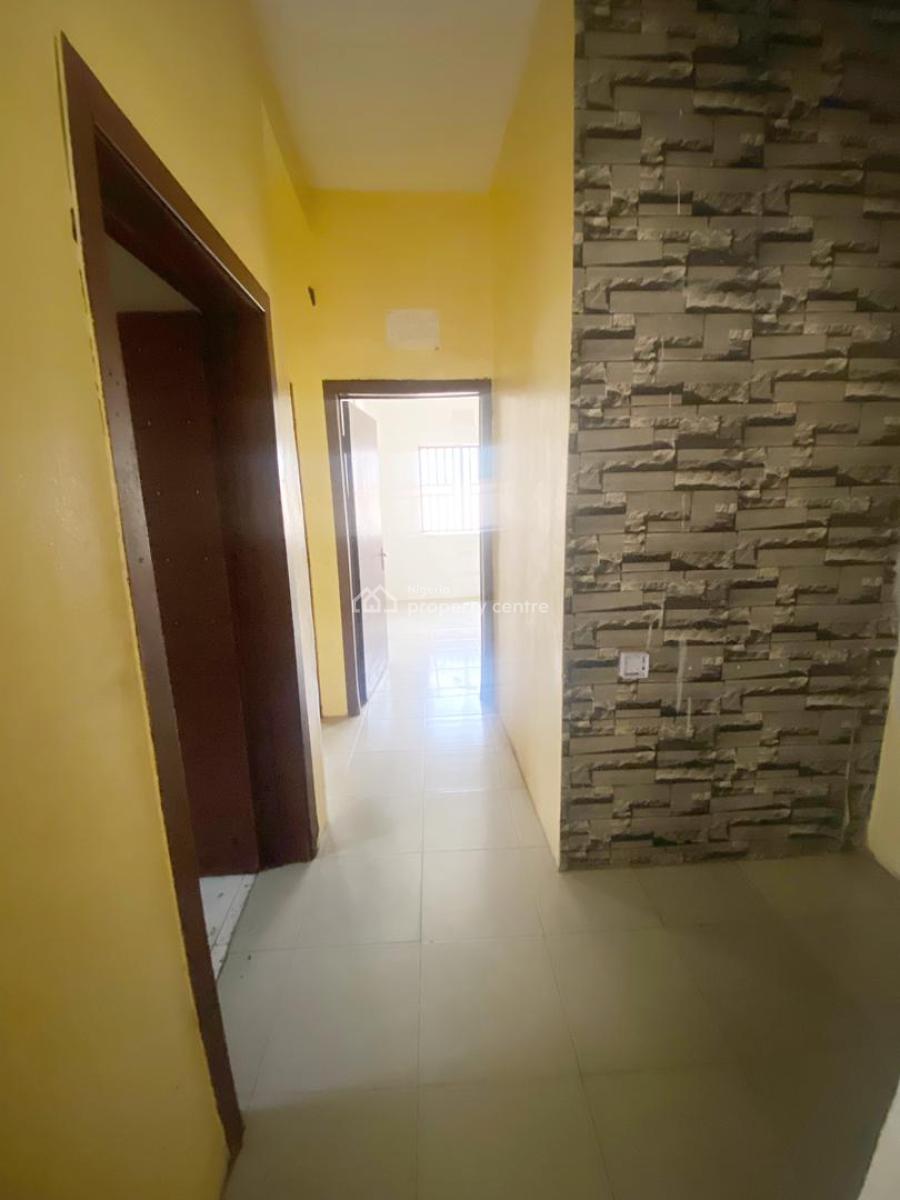 a Well Maintained Spacious 2 Bedroom Apartment, Olowora, Omole Phase 2, Ikeja, Lagos, Flat / Apartment for Rent