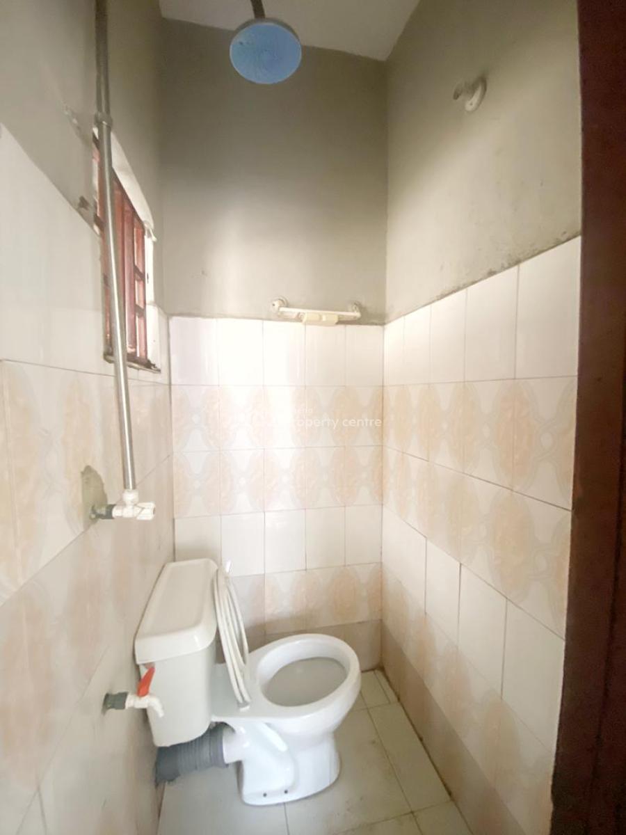 a Well Maintained Spacious 2 Bedroom Apartment, Olowora, Omole Phase 2, Ikeja, Lagos, Flat / Apartment for Rent