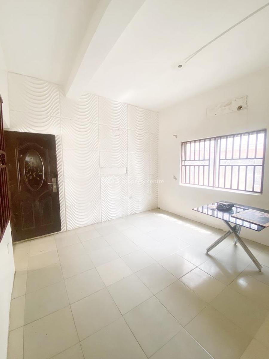 a Well Maintained Spacious 2 Bedroom Apartment, Olowora, Omole Phase 2, Ikeja, Lagos, Flat / Apartment for Rent