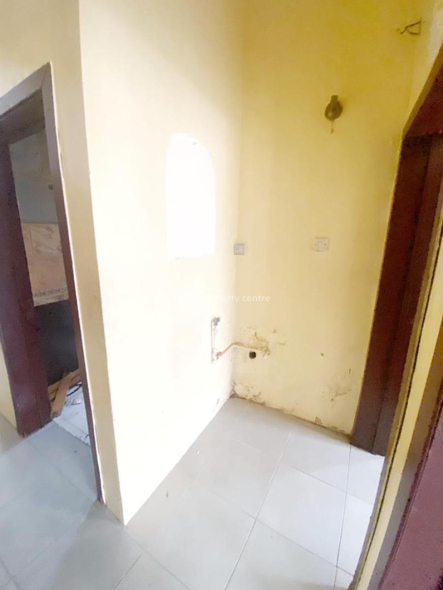 a Well Maintained Spacious 2 Bedroom Apartment, Olowora, Omole Phase 2, Ikeja, Lagos, Flat / Apartment for Rent