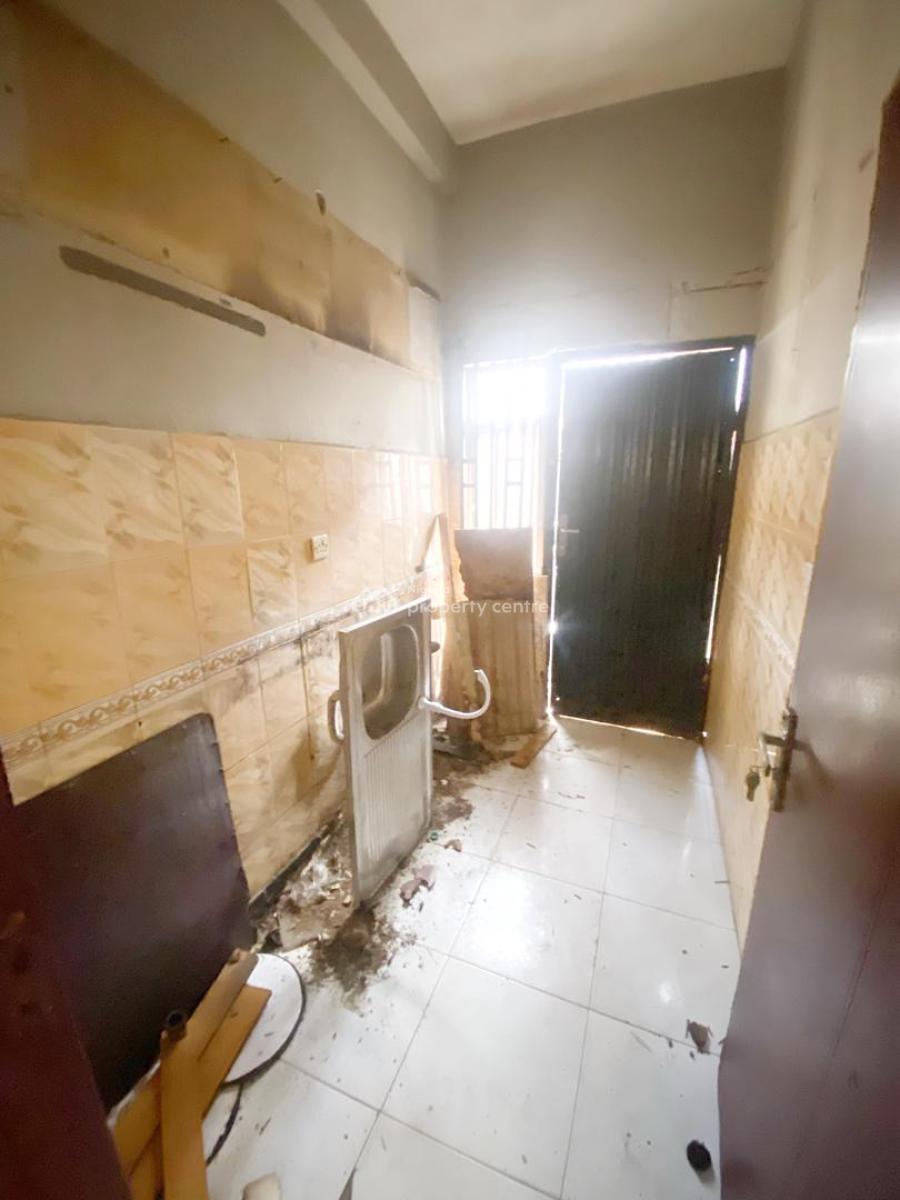 a Well Maintained Spacious 2 Bedroom Apartment, Olowora, Omole Phase 2, Ikeja, Lagos, Flat / Apartment for Rent