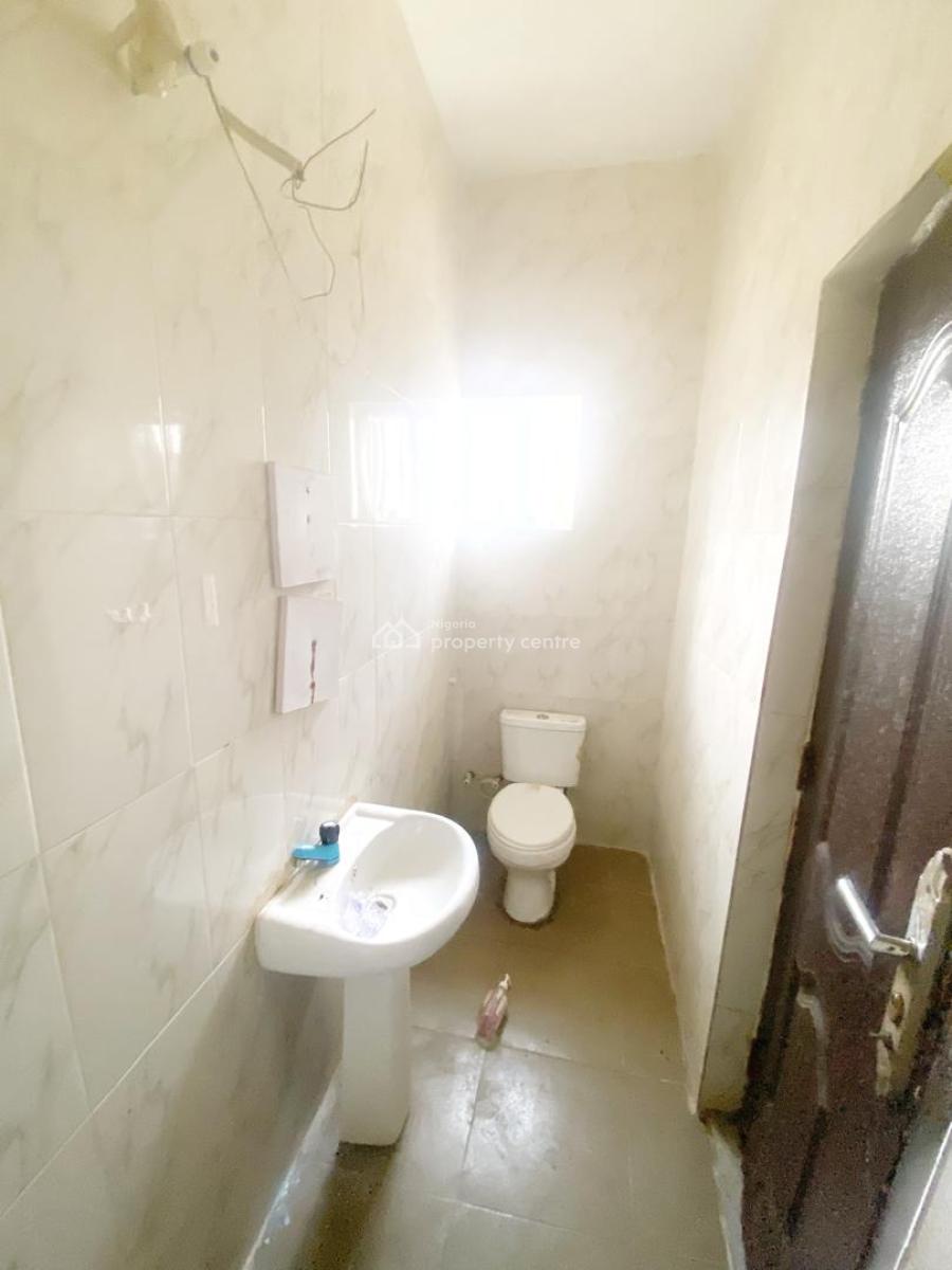 a Well Maintained Spacious 2 Bedroom Apartment, Olowora, Omole Phase 2, Ikeja, Lagos, Flat / Apartment for Rent