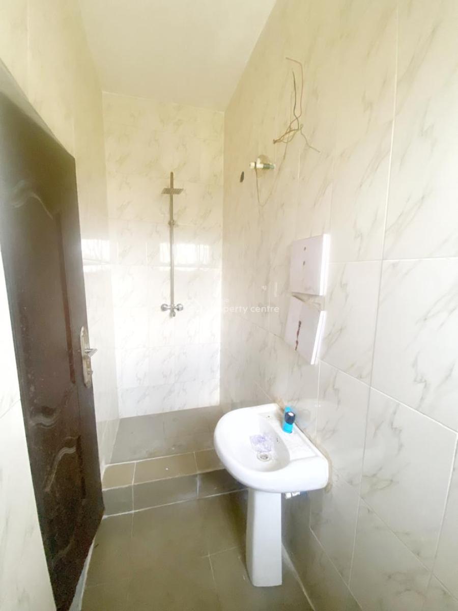 a Well Maintained Spacious 2 Bedroom Apartment, Olowora, Omole Phase 2, Ikeja, Lagos, Flat / Apartment for Rent