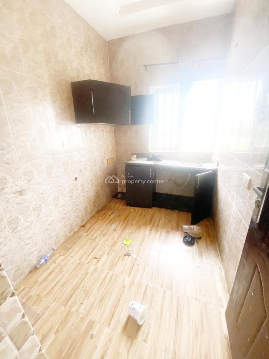 a Well Maintained Spacious 2 Bedroom Apartment, Olowora, Omole Phase 2, Ikeja, Lagos, Flat / Apartment for Rent