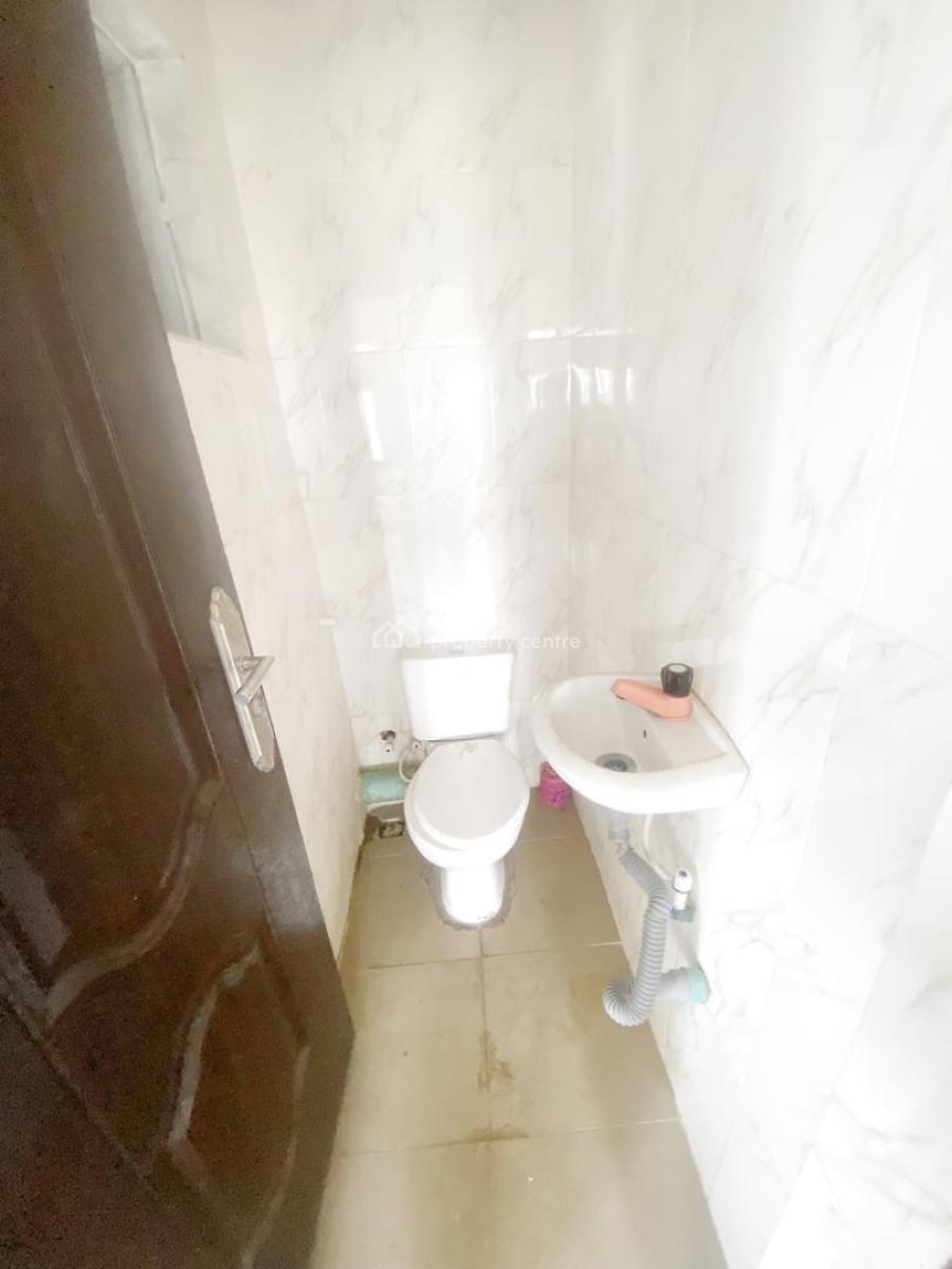 a Well Maintained Spacious 2 Bedroom Apartment, Olowora, Omole Phase 2, Ikeja, Lagos, Flat / Apartment for Rent