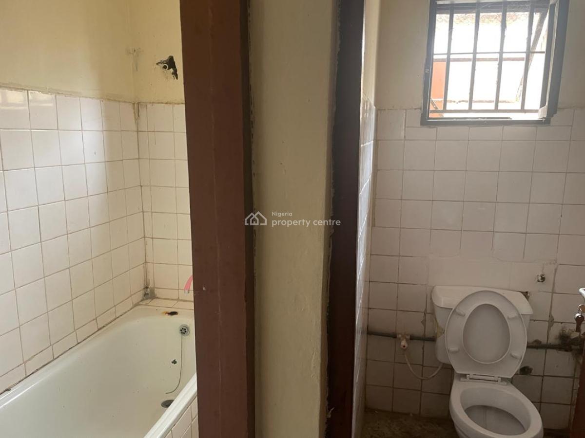 Well Maintained 4 Bedroom Duplex, Olowora, Omole Phase 2, Ikeja, Lagos, Detached Duplex for Rent