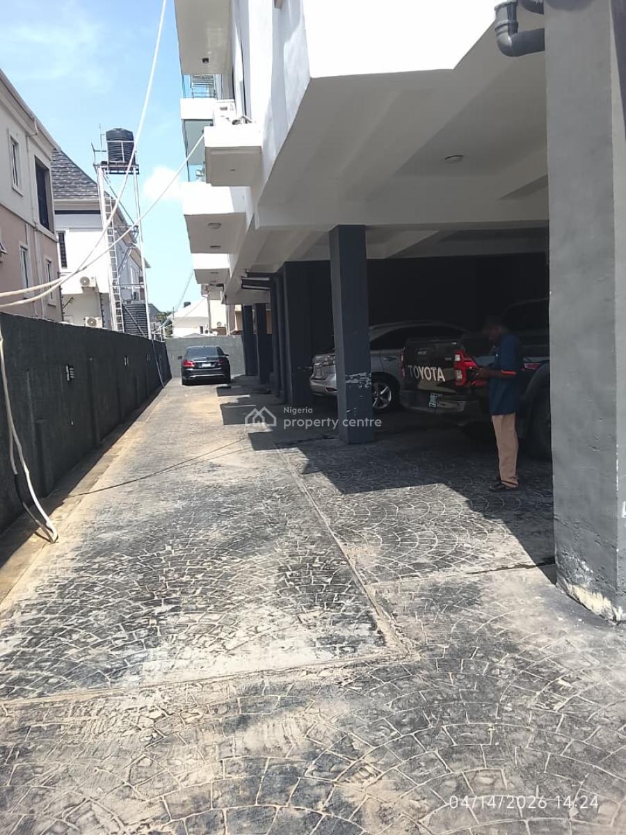 a Luxury  2 Bedroom Apartment in a Secured Estate ( Upstairs), Chevron Lekki Lagos, Lekki, Lagos, Flat / Apartment for Rent