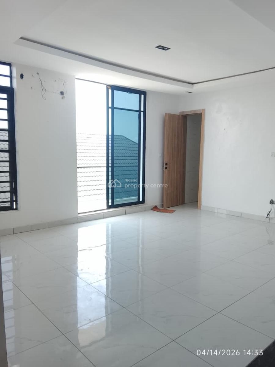 a Luxury  2 Bedroom Apartment in a Secured Estate ( Upstairs), Chevron Lekki Lagos, Lekki, Lagos, Flat / Apartment for Rent