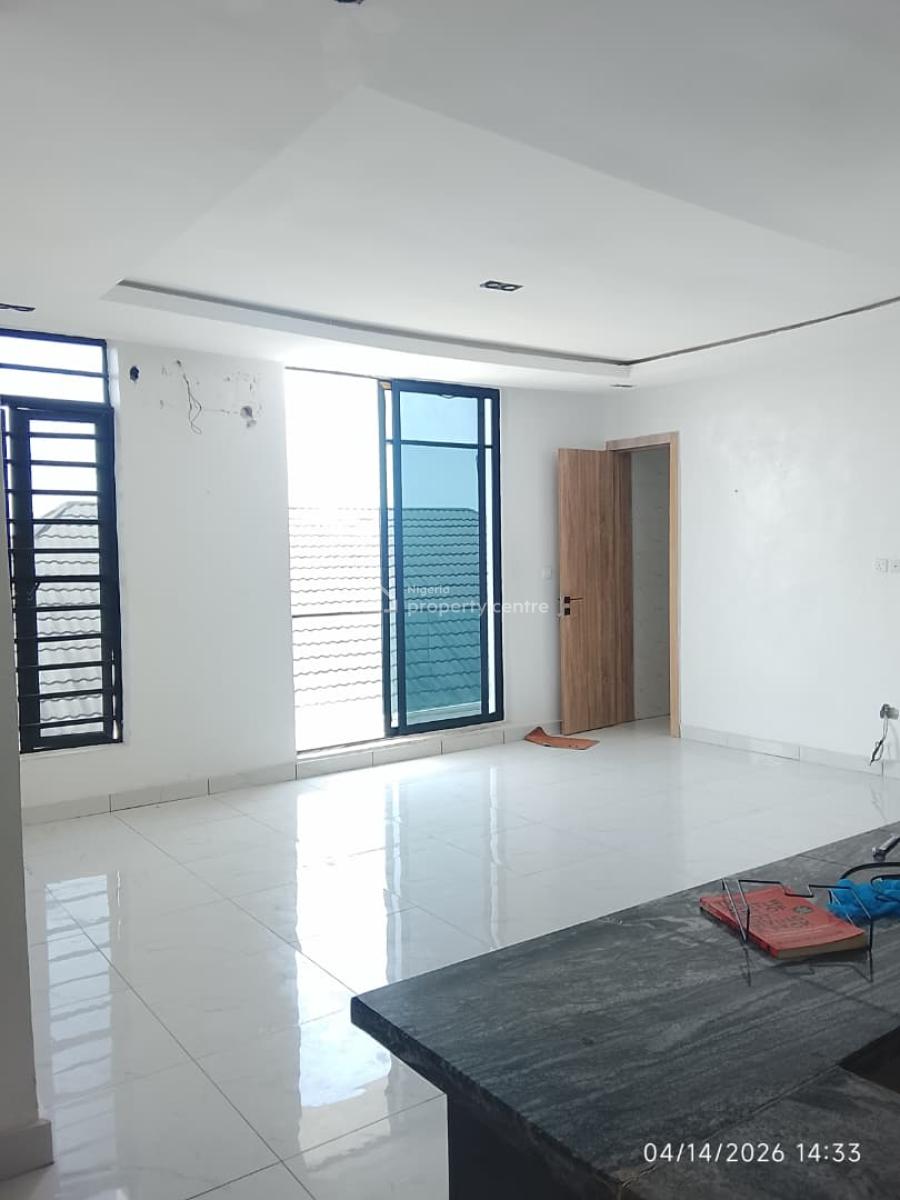 a Luxury  2 Bedroom Apartment in a Secured Estate ( Upstairs), Chevron Lekki Lagos, Lekki, Lagos, Flat / Apartment for Rent