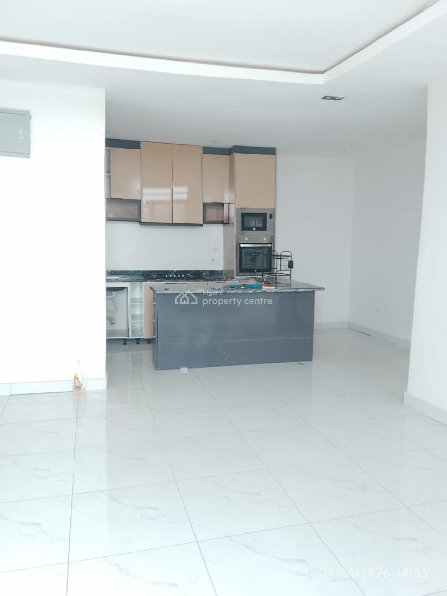 a Luxury  2 Bedroom Apartment in a Secured Estate ( Upstairs), Chevron Lekki Lagos, Lekki, Lagos, Flat / Apartment for Rent