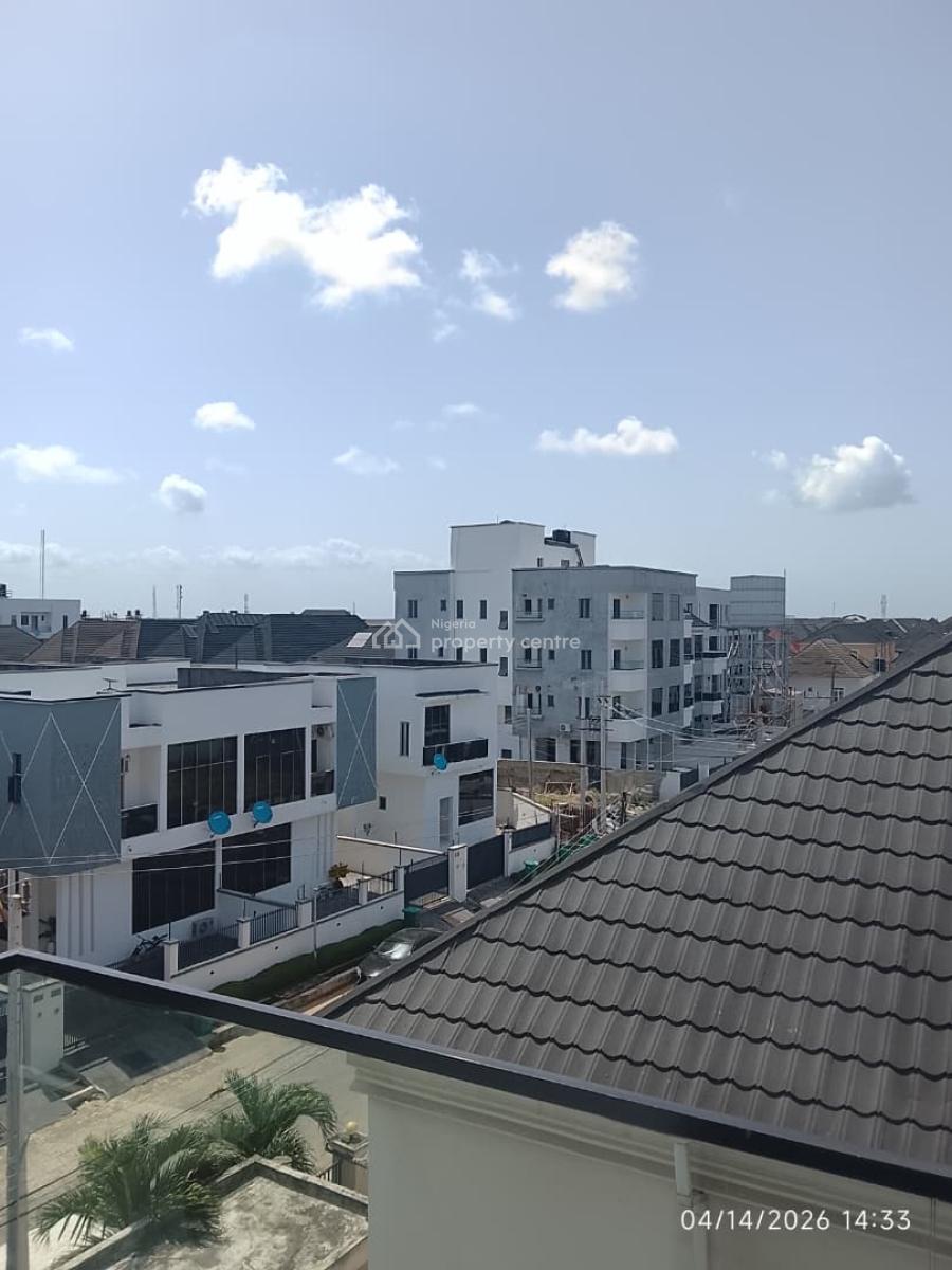 a Luxury  2 Bedroom Apartment in a Secured Estate ( Upstairs), Chevron Lekki Lagos, Lekki, Lagos, Flat / Apartment for Rent