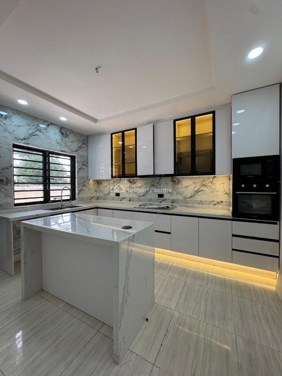 Spacious 3  Bedroom Maisonette  Duplex with a Bq, Lekki Phase 1, Lekki, Lagos, Block of Flats for Sale