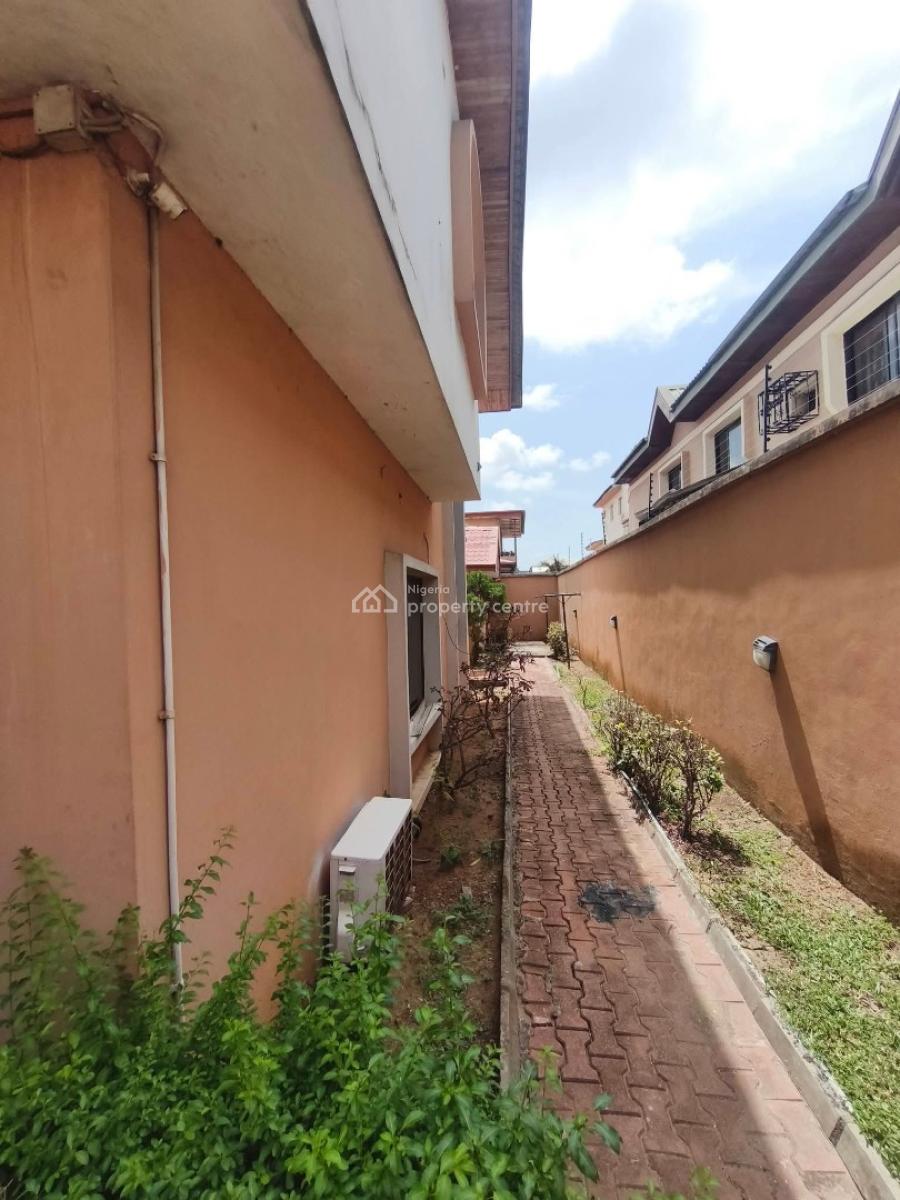 Newly Renovated and Spacious 4 Bedroom Duplex with Bq, Off Admiralty Way, Lekki Phase 1, Lekki, Lagos, Semi-detached Duplex for Rent