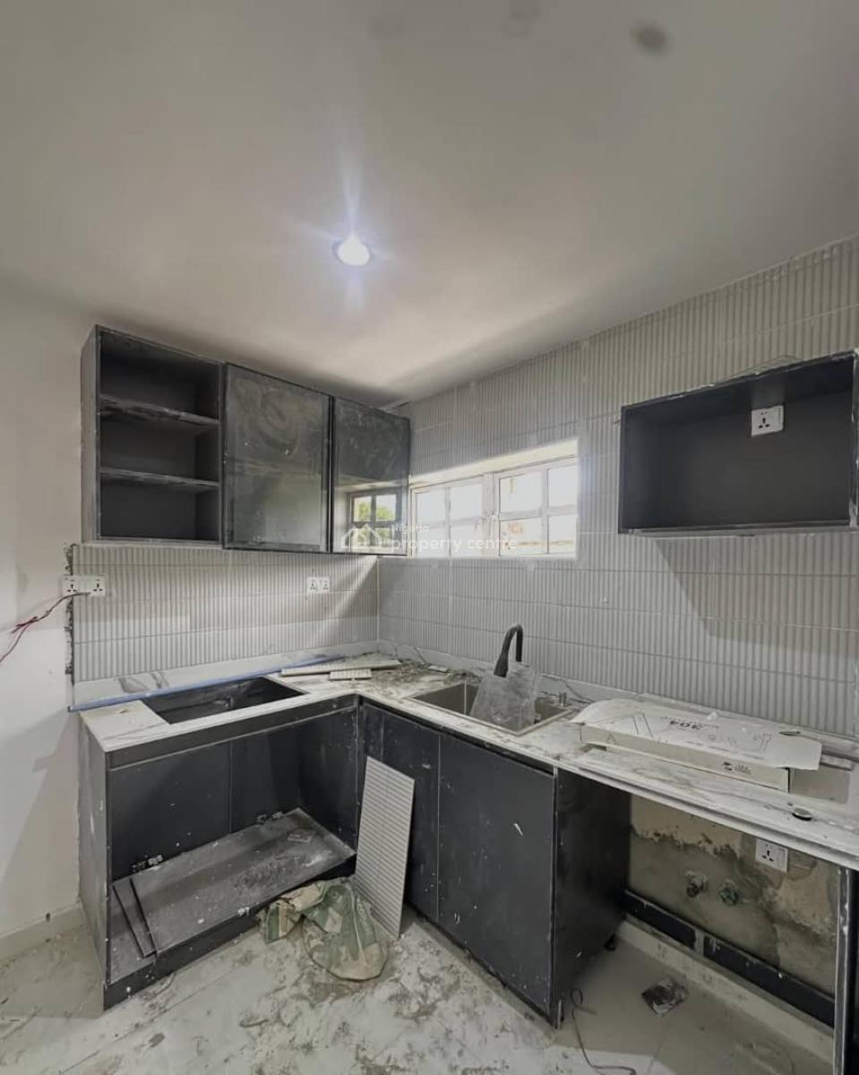 Brand New Mini Flat Video Available, The Property Located at Off Palace Road, Oniru, Victoria Island (vi), Lagos, Mini Flat (room and Parlour) for Rent