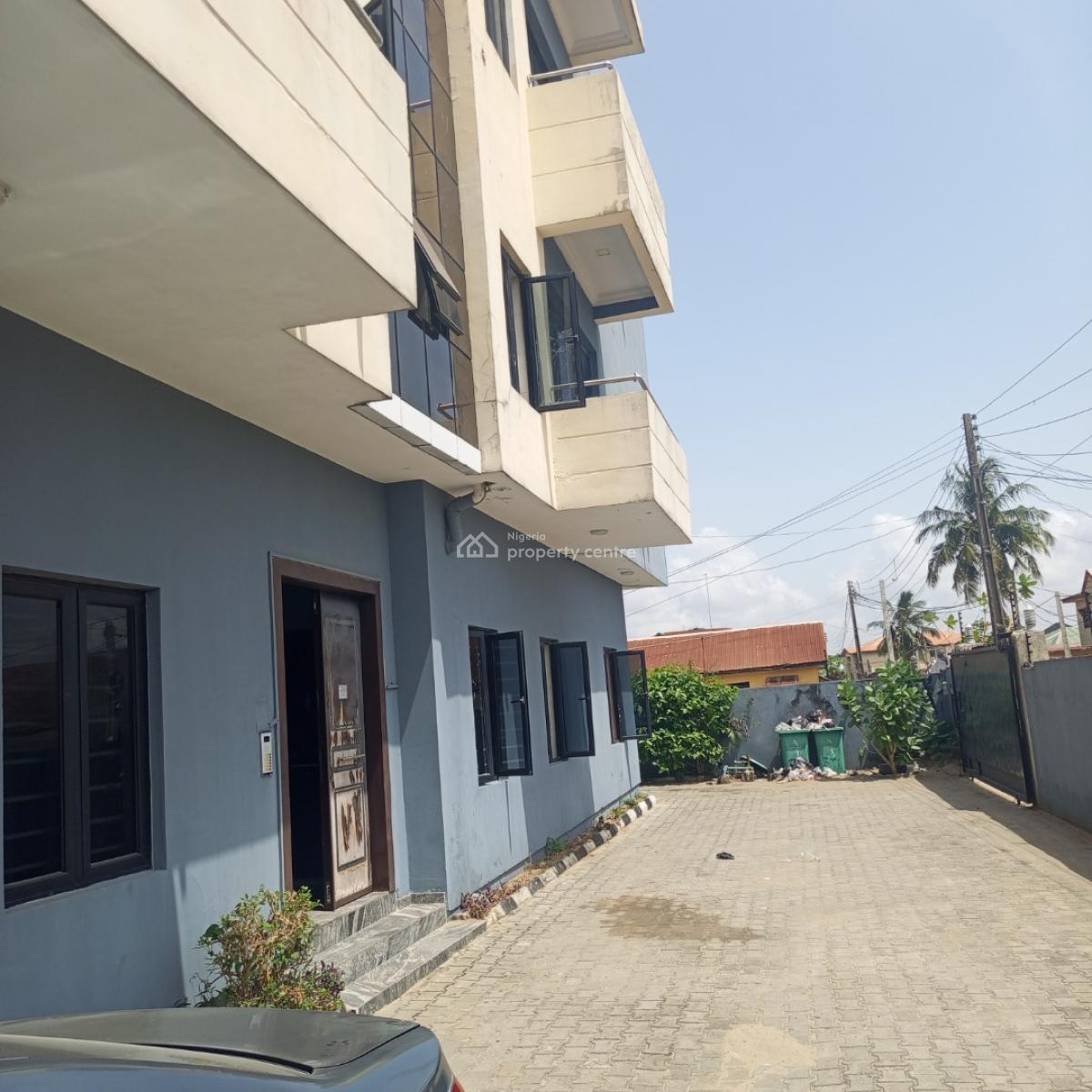a Standard and Spacious 2bedroom Apartment (upstairs), Lamgbasa Ajah-lekki, Ajah, Lagos, Flat / Apartment for Rent