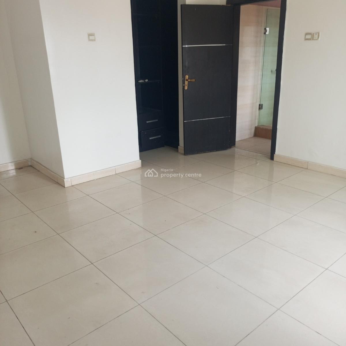 a Standard and Spacious 2bedroom Apartment (upstairs), Lamgbasa Ajah-lekki, Ajah, Lagos, Flat / Apartment for Rent