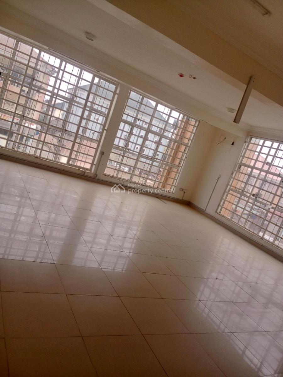 Massive Plaza Space, 1st Avenue, Gwarinpa, Abuja, Shop for Rent