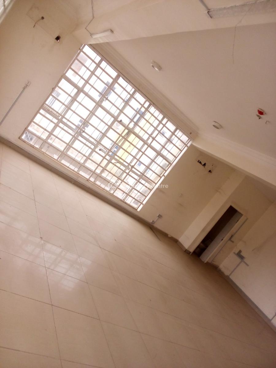 Massive Plaza Space, 1st Avenue, Gwarinpa, Abuja, Shop for Rent