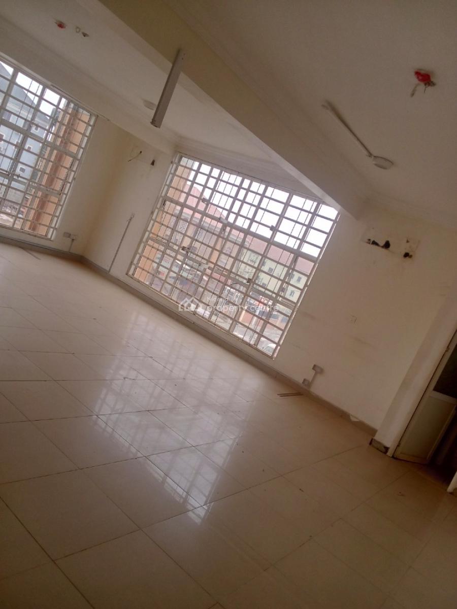 Massive Plaza Space, 1st Avenue, Gwarinpa, Abuja, Shop for Rent
