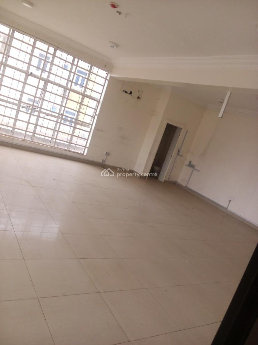 Massive Plaza Space, 1st Avenue, Gwarinpa, Abuja, Shop for Rent