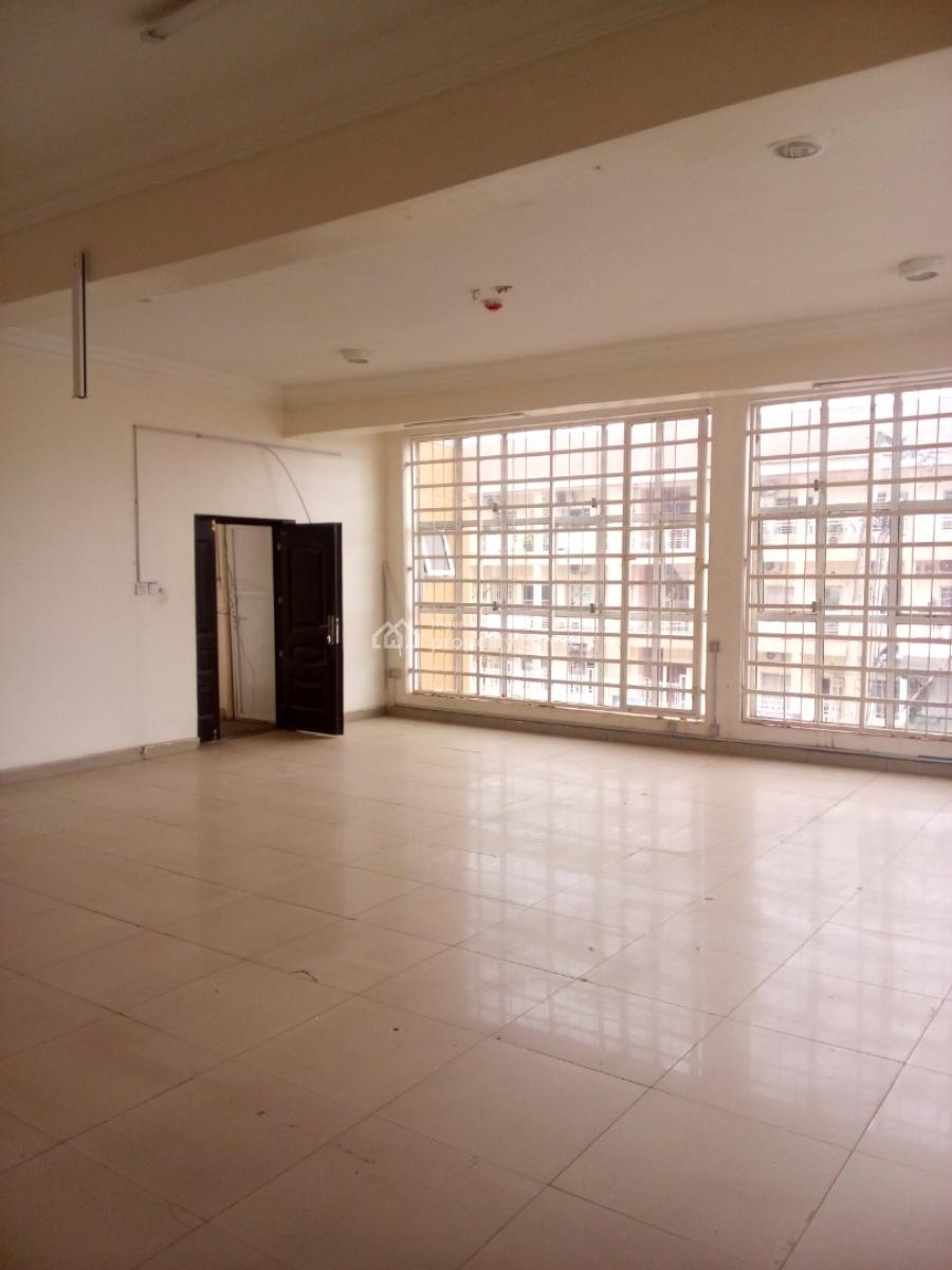 Massive Plaza Space, 1st Avenue, Gwarinpa, Abuja, Shop for Rent