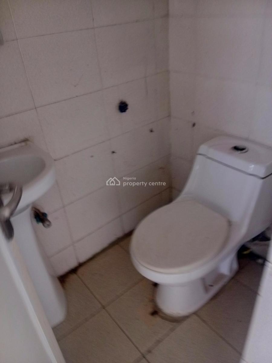 Massive Plaza Space, 1st Avenue, Gwarinpa, Abuja, Shop for Rent