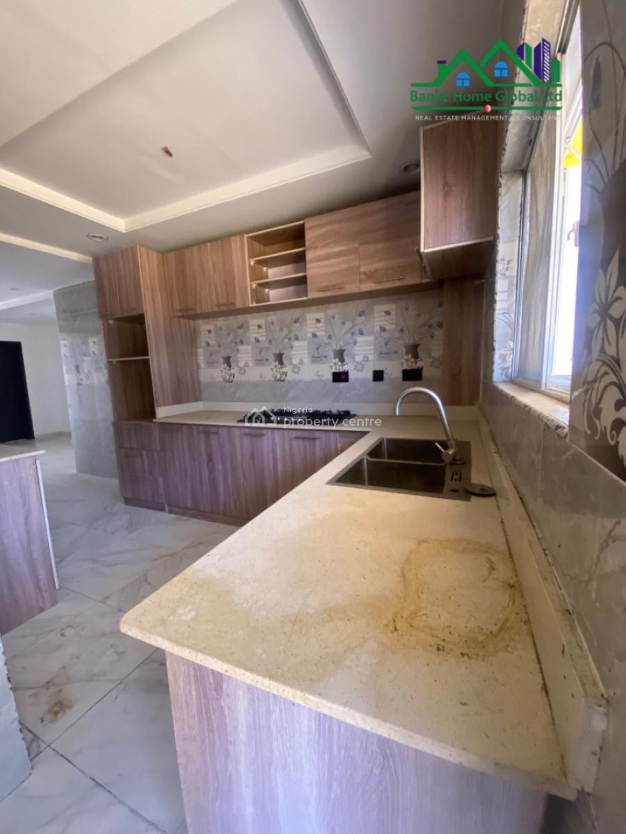 Spacious 3 Bedroom Apartment, Lekki Phase 1, Lekki, Lagos, Flat / Apartment for Rent