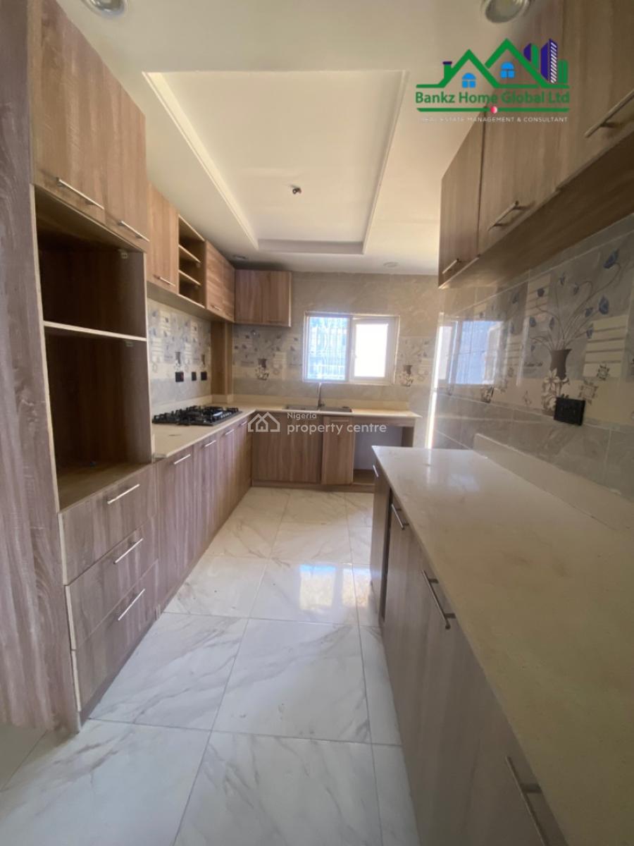 Spacious 3 Bedroom Apartment, Lekki Phase 1, Lekki, Lagos, Flat / Apartment for Rent
