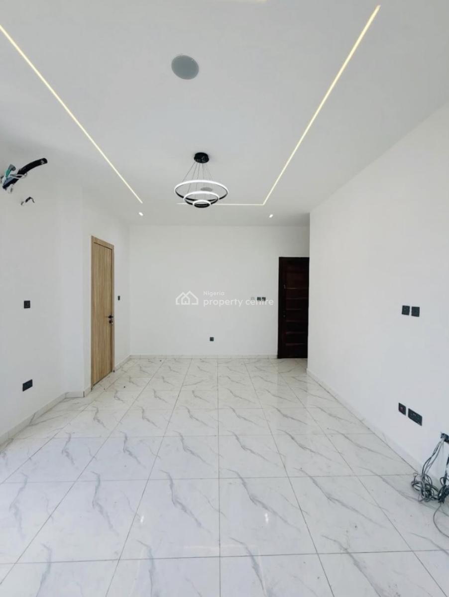 Spacious 2 Bedroom Apartment Available, New Road, Lekki, Lagos, Flat / Apartment for Rent