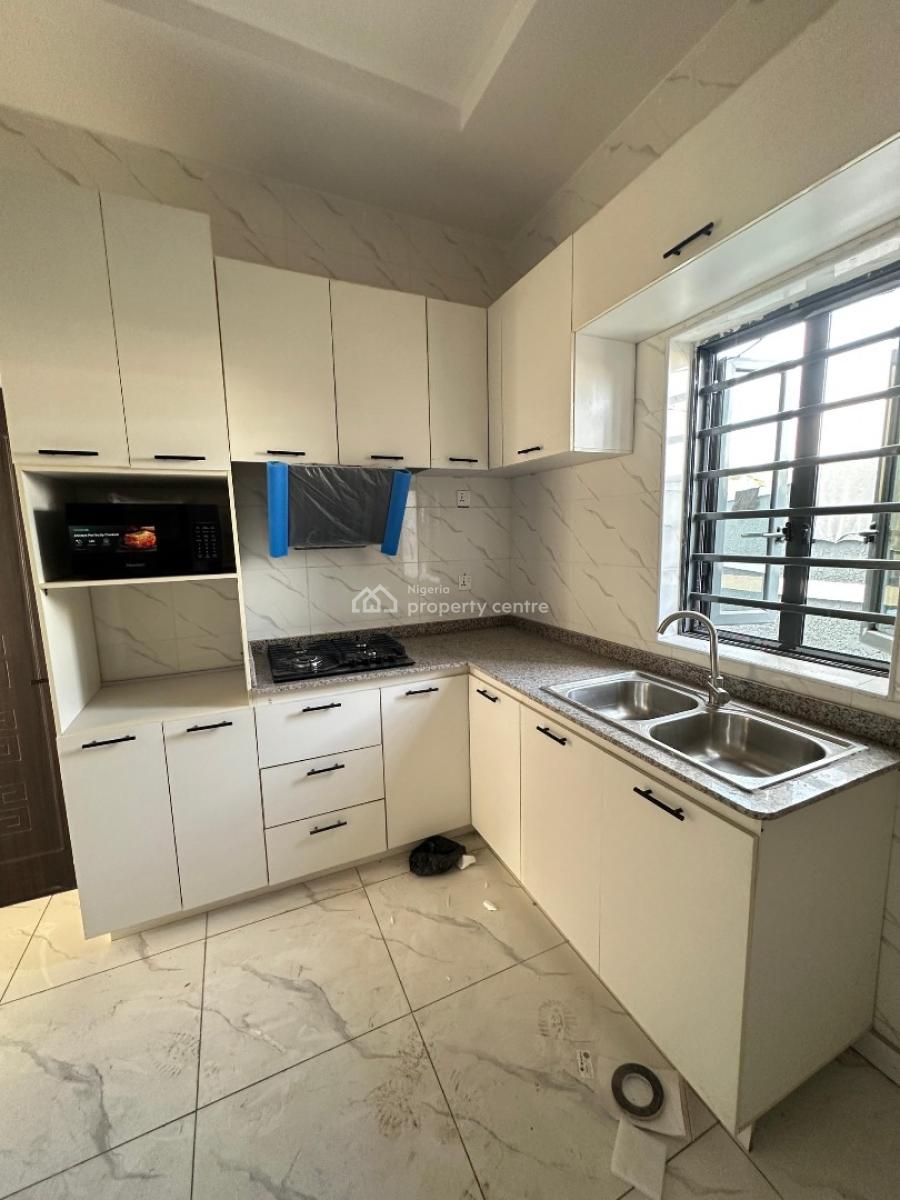 Well-built Luxury Spacious 3 Bedrooms Apartment, Ilaje, Ajah, Lagos, Flat / Apartment for Sale