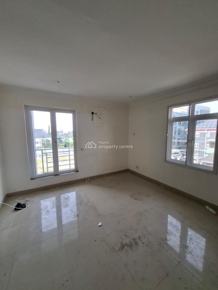 Specious 2 Bedroom Flat Pant Floor, Right Side, Lekki Phase 1, Lekki, Lagos, Flat / Apartment for Rent