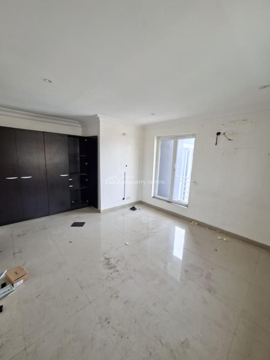 Specious 2 Bedroom Flat Pant Floor, Right Side, Lekki Phase 1, Lekki, Lagos, Flat / Apartment for Rent