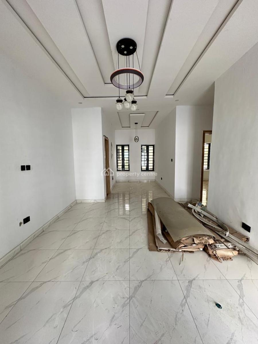 Well-built Luxury Spacious 2 Bedroom Apartment, Mobil Road, Ilaje, Ajah, Lagos, Flat / Apartment for Sale