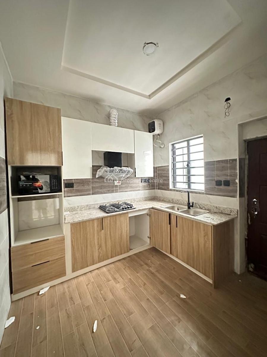 Well-built Luxury Spacious 2 Bedroom Apartment, Mobil Road, Ilaje, Ajah, Lagos, Flat / Apartment for Sale