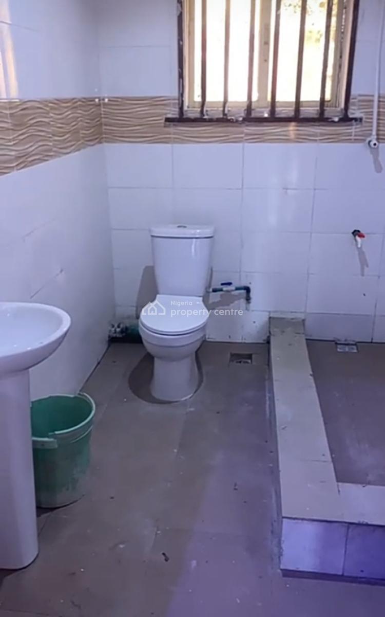 Recently Renovated 3 Bedroom Apartment at Thomas Estate { Video}, Thomas Estate, Ajah, Lagos, Flat / Apartment for Rent